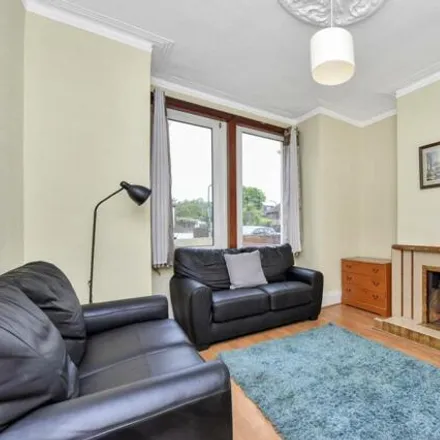 Rent this 4 bed house on Clarendon Road in Londres, London