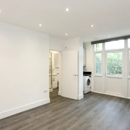 Image 3 - 11 Nevern Square, London, SW5 9NW, United Kingdom - Apartment for rent