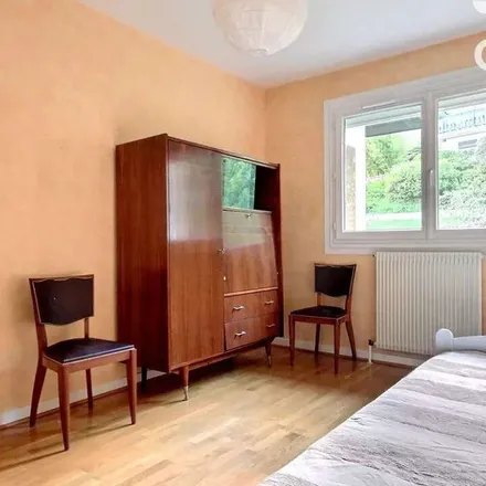 Rent this 5 bed apartment on Bibliothèque Lucie Aubrac in Avenue de Grenoble, 38180 Seyssins