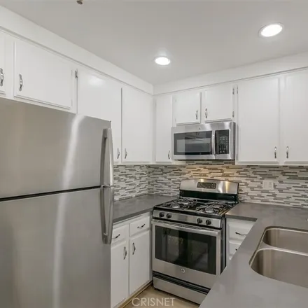 Buy this 1 bed condo on 5143 Bakman Avenue in Los Angeles, CA 91601