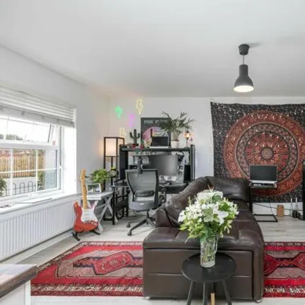 Image 3 - Somerley Drive, Crawley, Hampshire, Rh10 - Apartment for sale