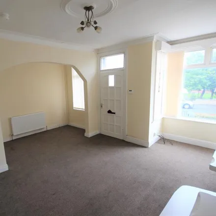 Rent this 2 bed townhouse on Thornleigh News in 25-27 Thornleigh Mount, Leeds