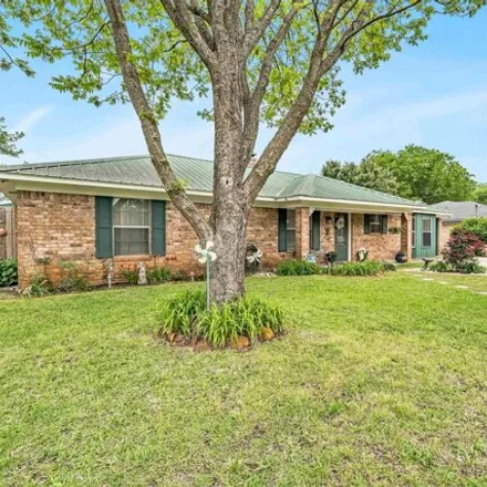 Image 2 - 903 Christopher Drive, Whitehouse, TX 75791, USA - House for sale