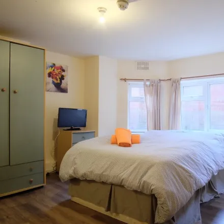 Image 2 - St Pauls Avenue, Willesden Green, London, NW2 5TG, United Kingdom - Apartment for rent