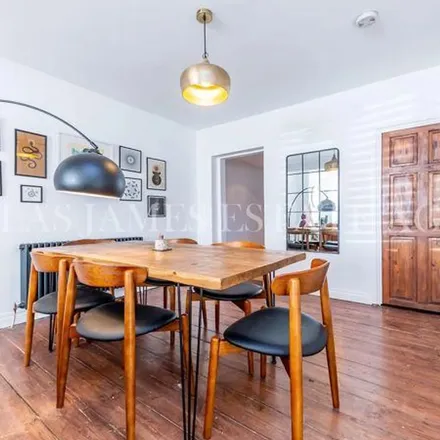 Rent this 2 bed townhouse on 45 Brunswick Crescent in London, N11 1EE