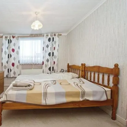 Image 7 - Sir Stafford Close, Caerphilly, CF83 3BB, United Kingdom - Townhouse for sale