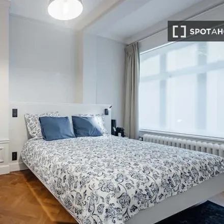 Rent this 7 bed room on Avenue Winston Churchill - Winston Churchilllaan 16 in 1180 Uccle - Ukkel, Belgium