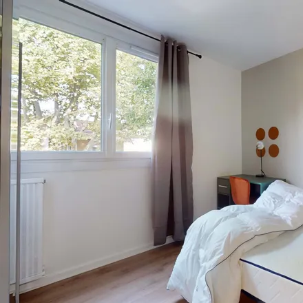 Rent this 5 bed room on Les Alchimistes in Rue René et Isa Lefèvre, 93450 L'Île-Saint-Denis