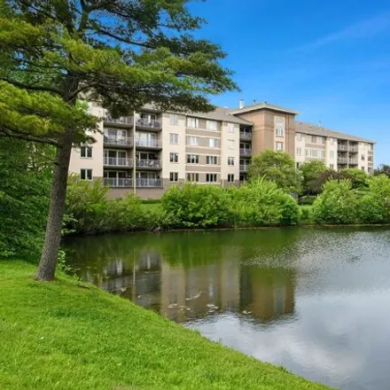 Buy this 3 bed condo on 317 Hiawatha Trail in Wood Dale, IL 60191