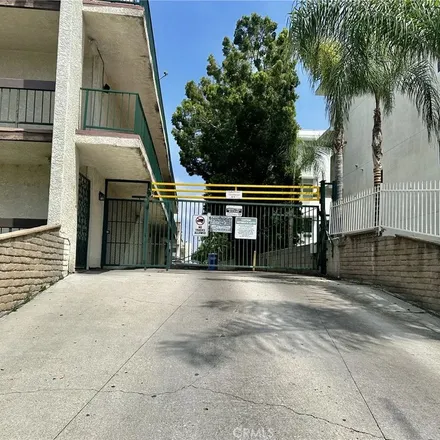 Image 4 - 5498 White Oak Avenue, Los Angeles, CA 91316, USA - Apartment for rent