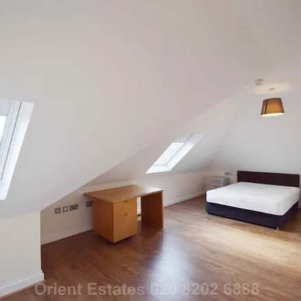 Image 9 - Queen's Road, London, NW4 2TH, United Kingdom - Apartment for rent