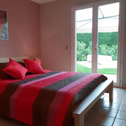 Rent this 5 bed house on Beaumes-de-Venise in Place du Marché, 84190 Beaumes-de-Venise