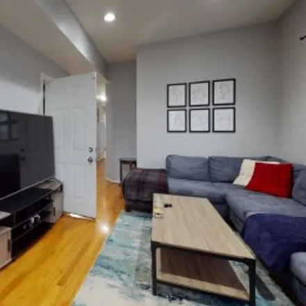 Rent this 2 bed apartment on 2326 North Rockwell Street in Logan Square, Chicago