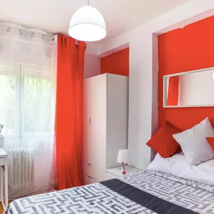 Rent this 5 bed room on Avenida Don Juan de Austria in 26, 28804 Alcalá de Henares