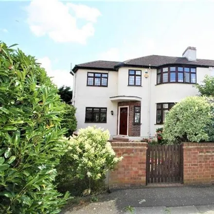 Rent this 4 bed townhouse on Woodside Avenue in Belmont, London