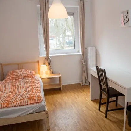 Rent this 4 bed room on Rauschener Ring 28 in 22047 Hamburg, Germany