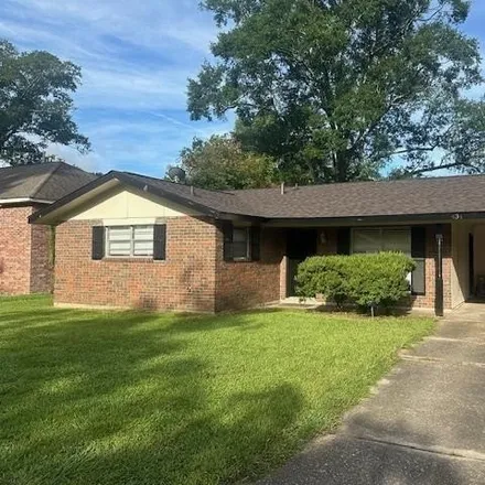 Rent this 3 bed house on 434 E Bolivar Dr in Baton Rouge, Louisiana