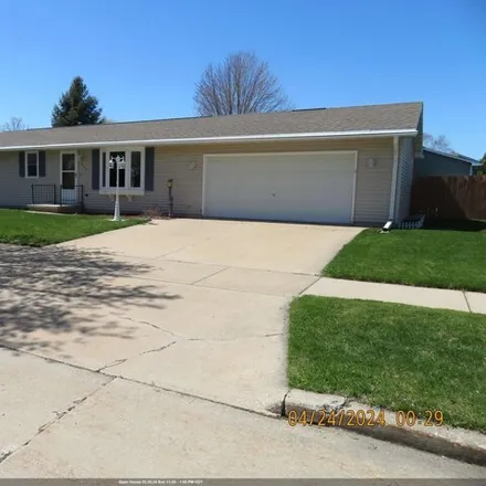 Buy this 3 bed house on 708 Strawberry Lane in Kimberly, Outagamie County
