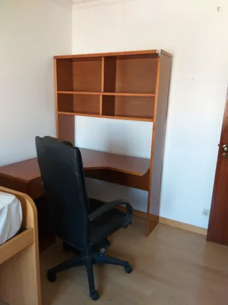 Rent this 3 bed room on Matarraque in Avenida Francisca Lindoso, 2785-366 São Domingos de Rana