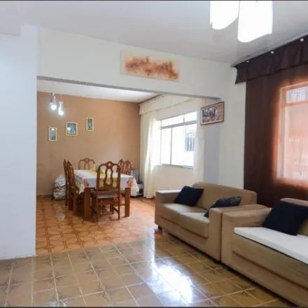Buy this 3 bed house on Avenida Rio de Janeiro in 457, Avenida Rio de Janeiro