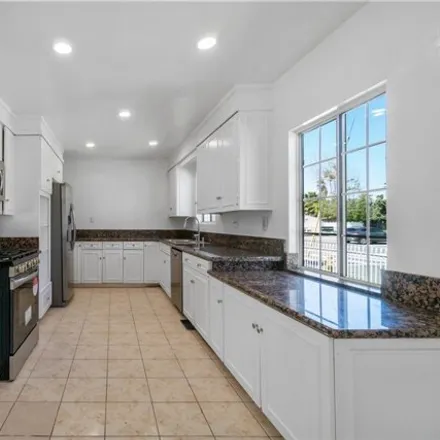 Image 4 - 19286 Strathern Street, Los Angeles, CA 91335, USA - House for rent