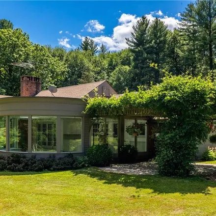 Image 8 - 1255 North Stone Street, Rising Corner, Suffield, CT 06093, USA - House for sale