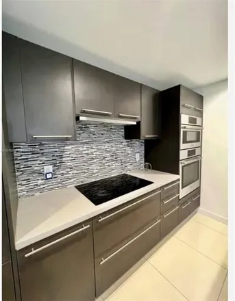Buy this 1 bed condo on Northwest 107th Avenue & Northwest 75th Lane in Northwest 107th Avenue, Doral