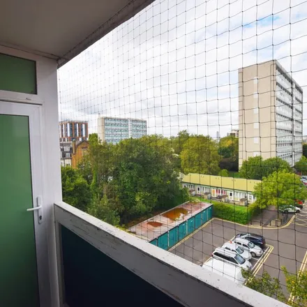 Rent this 3 bed apartment on Service Road 2 in London, SE5 7DS