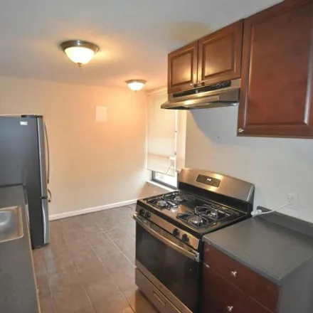 Image 6 - 3315 Huntley Square Drive, Temple Hills, Prince George's County, MD 20748, USA - Condo for sale