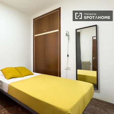 Rent this 6 bed room on Avinguda de la República Argentina in 220, 222