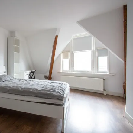 Rent this 3 bed room on Haringpakkerssteeg 5A in 1012 LR Amsterdam, Netherlands
