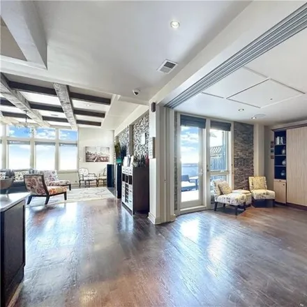 Image 5 - 80 Bay Street Landing, New York, NY 10301, USA - Condo for sale