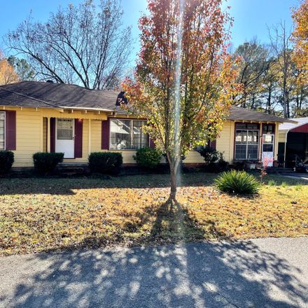Rent this 3 bed house on 609 West Rhodes Street in Clarksville, Johnson County