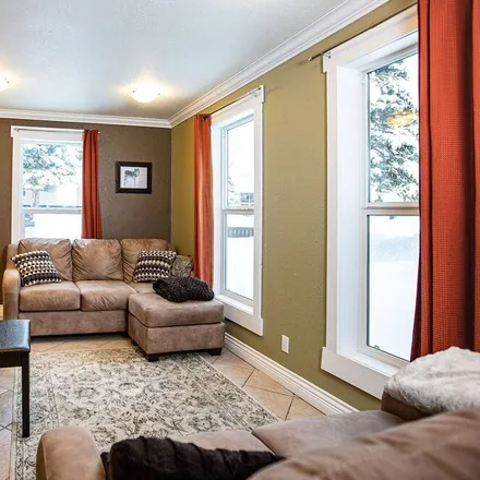 Image 1 - Days Inn & Suites Revelstoke, 301 Wright Street, Revelstoke, BC V0E 3S0, Canada - House for rent