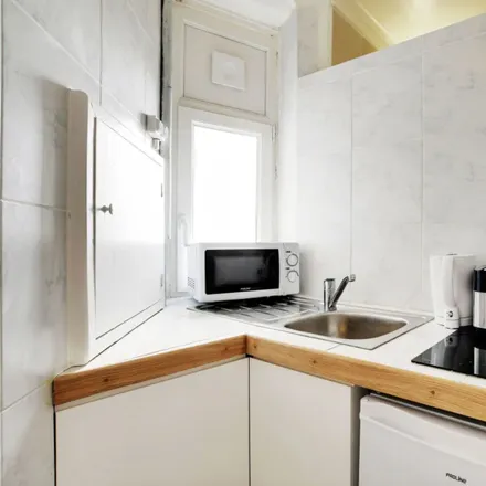 Image 4 - 74 Rue Myrha, 75018 Paris, France - Apartment for rent