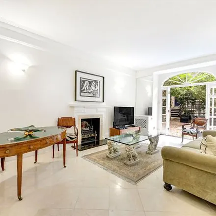 Rent this 4 bed apartment on Lincoln House in Basil Street, London