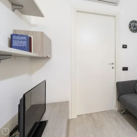 Image 3 - Via Marcantonio dal Re, 25, 20156 Milan MI, Italy - Room for rent
