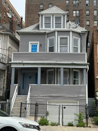 Buy this 11 bed house on 2916 Heath Avenue in New York, NY 10463
