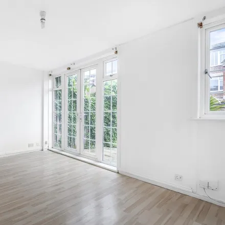Rent this 3 bed townhouse on 14 Glenister Road in London, SE10 0HW