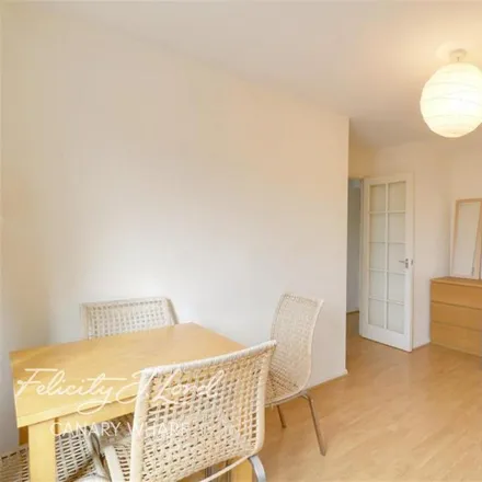 Image 2 - 212 Westferry Road, Millwall, London, E14 3RT, United Kingdom - Apartment for rent