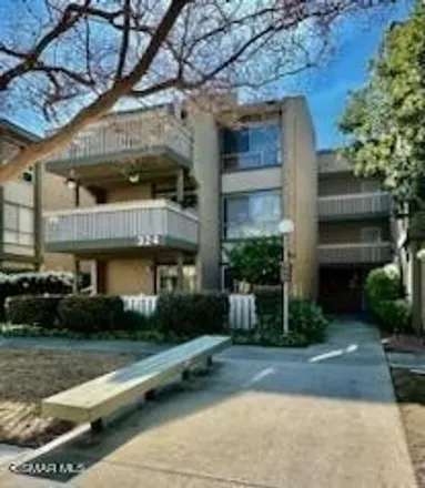 Rent this 2 bed condo on 386 Chestnut Hill Court in Thousand Oaks, CA 91360