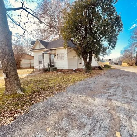 Buy this 3 bed house on West 9th Street in Okmulgee, OK 74447