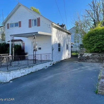 Rent this 3 bed house on 57 East Oak Street in Pittston, PA 18640