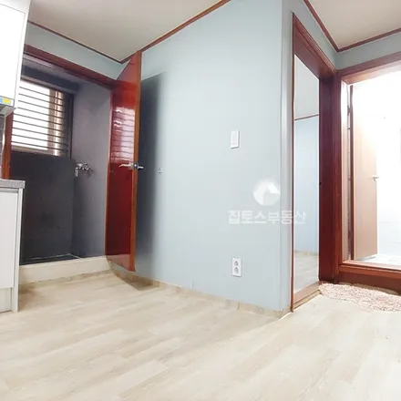 Rent this 3 bed apartment on 서울특별시 강남구 역삼동 724-33