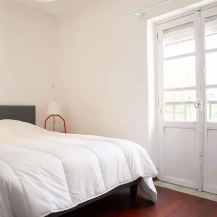 Rent this 2 bed apartment on Polidesportivo do Passadiço in Travessa das Parreiras, 1150-253 Lisbon