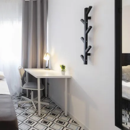 Rent this 9 bed room on Madrid in Hospital Nuevo Belén, Calle de José Silva