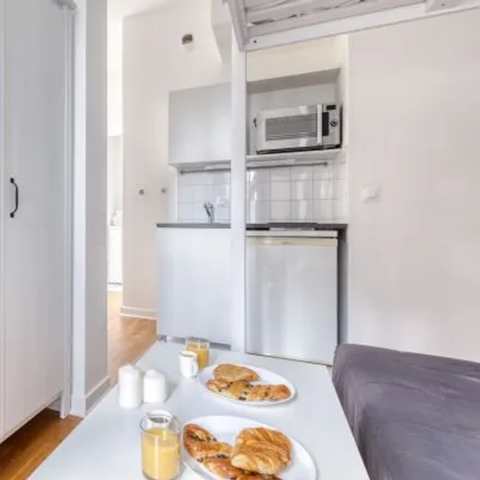 Image 5 - 10 Rue des Moines, 75017 Paris, France - Apartment for rent