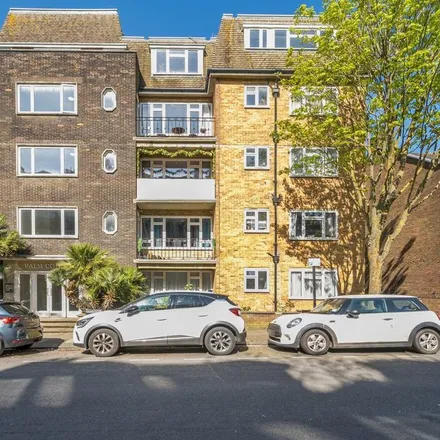 Rent this 2 bed apartment on Rochester Gardens in Brighton, BN3 1JW