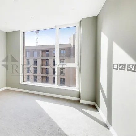 Image 2 - Phoenix Court (Oval Village), 281 Kennington Lane, London, SE11 5AQ, United Kingdom - Apartment for rent