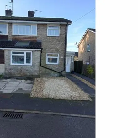 Buy this 3 bed duplex on Castle Hill Close in Shaftesbury, SP7 8LQ